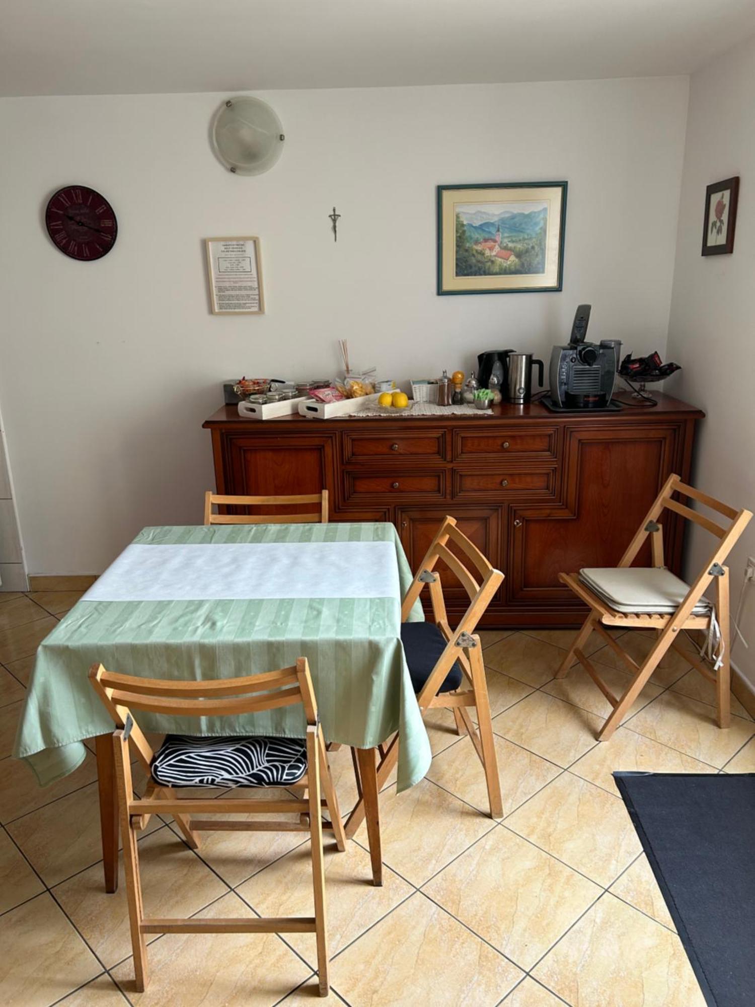 Bed and Breakfast Karla'S House Dobje pri Planini Екстер'єр фото